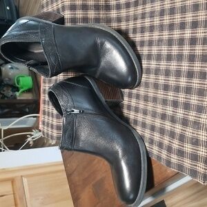 Earth Lina Austin Leather Zip Ankle Boots Size 7.5